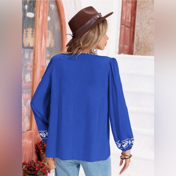 Graceful Floral Charm Balloon Sleeve Blouse - Picture 2 of 4